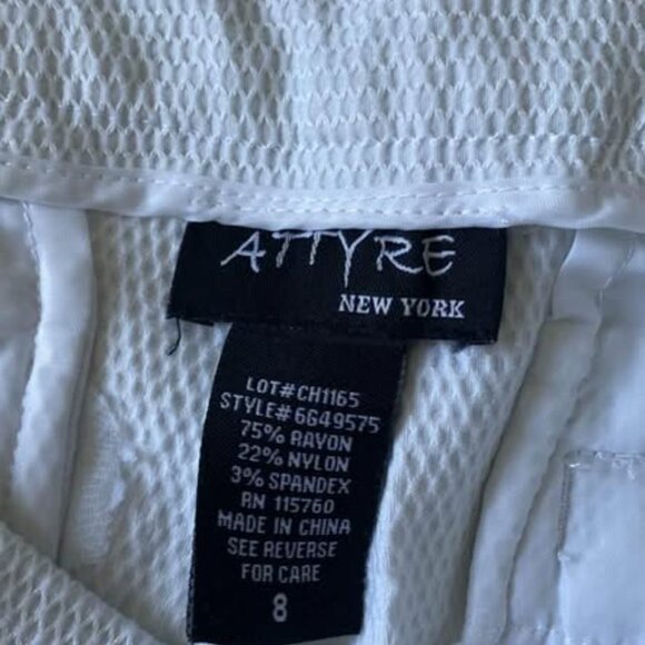 Women's White Scalloped Shorts Size 8 - Picture 2 of 2